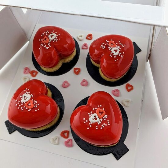 Zemeņu-vaniļas mini kūkas